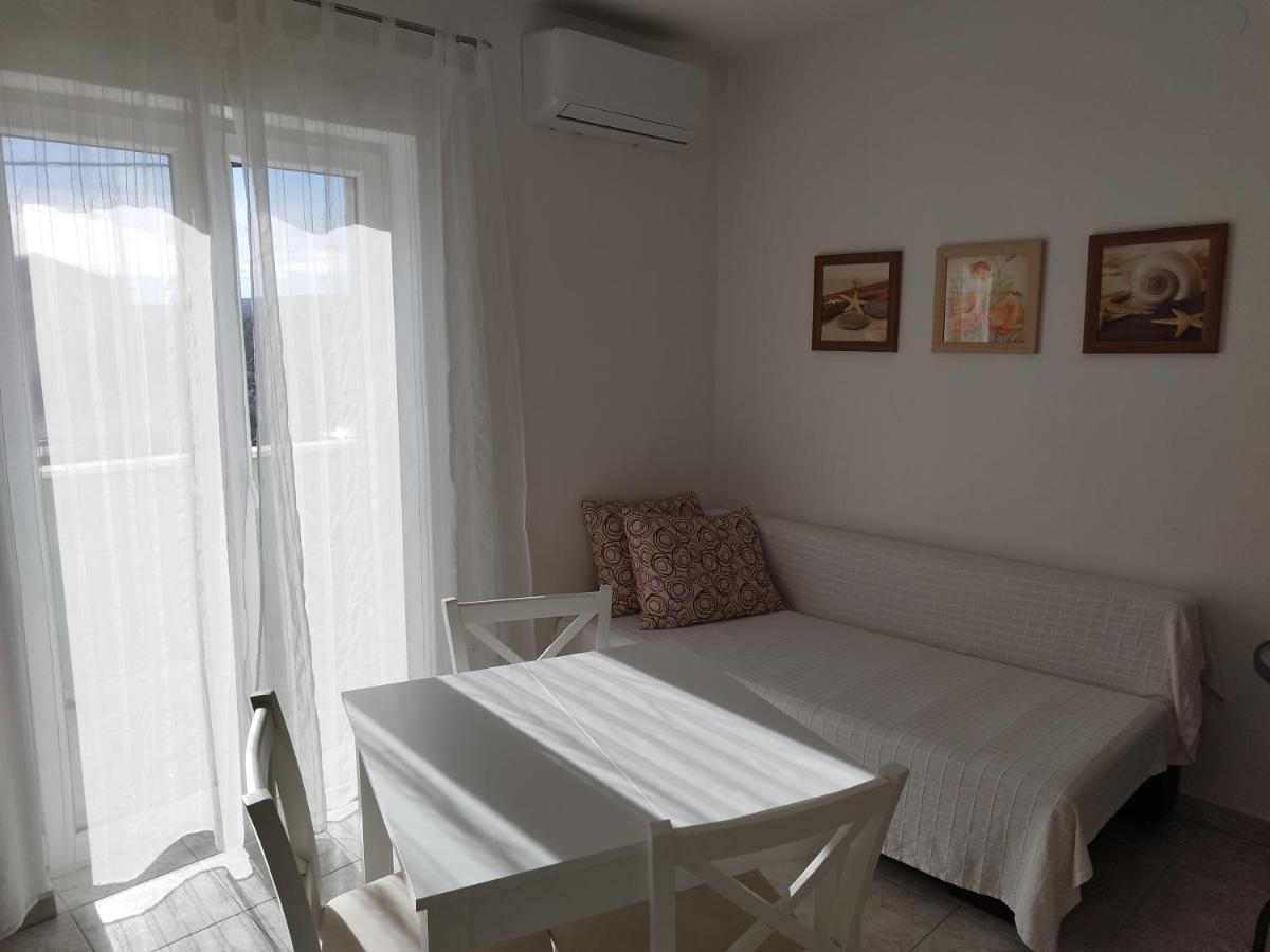 Apartments Valeria Kaštela エクステリア 写真